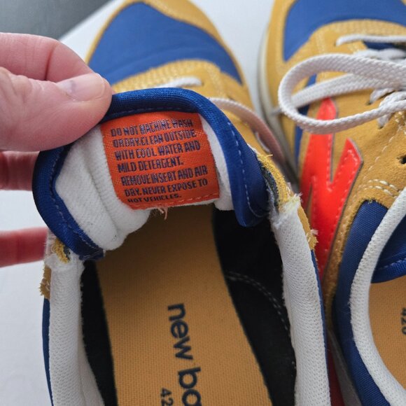 Like New! New Balance 420 Retro Sneaker in Size 8.5 - Picture 4 of 6